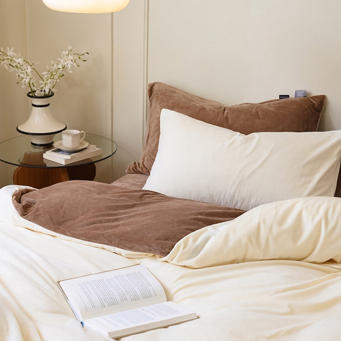 91家纺网 家纺一手货源 找家纺 ONE TWO ONE 121 新品【婴儿绒德芙绒四件套】2025毛毯被子四件套单件床单被套床笠珊瑚绒牛奶绒冬被法兰绒兔毛绒双拼款 双拼-奶白棕咖