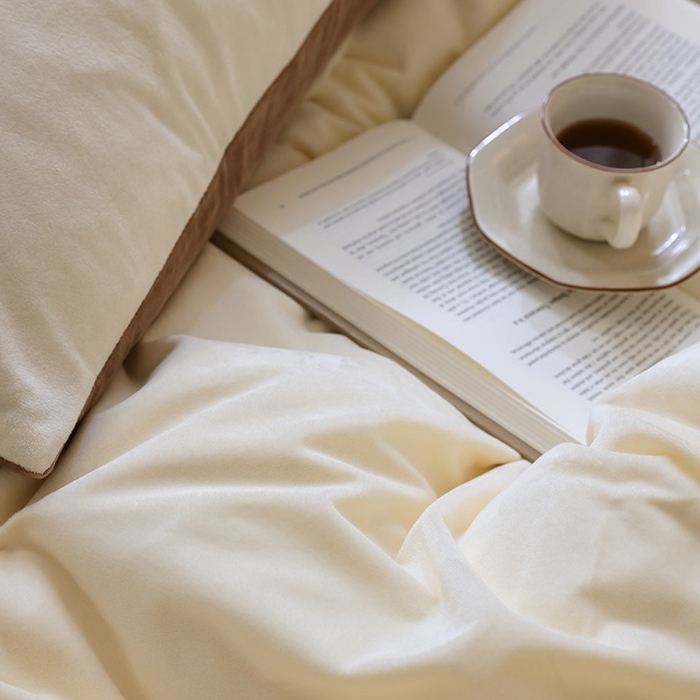 91家纺网 家纺一手货源 找家纺 ONE TWO ONE 121 新品【婴儿绒德芙绒四件套】2025毛毯被子四件套单件床单被套床笠珊瑚绒牛奶绒冬被法兰绒兔毛绒双拼款 双拼-奶白棕咖