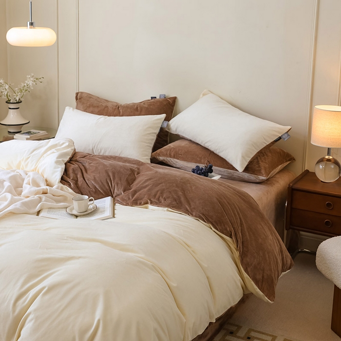 91家纺网 家纺一手货源 找家纺 ONE TWO ONE 121 新品【婴儿绒德芙绒四件套】2025毛毯被子四件套单件床单被套床笠珊瑚绒牛奶绒冬被法兰绒兔毛绒双拼款 双拼-奶白棕咖