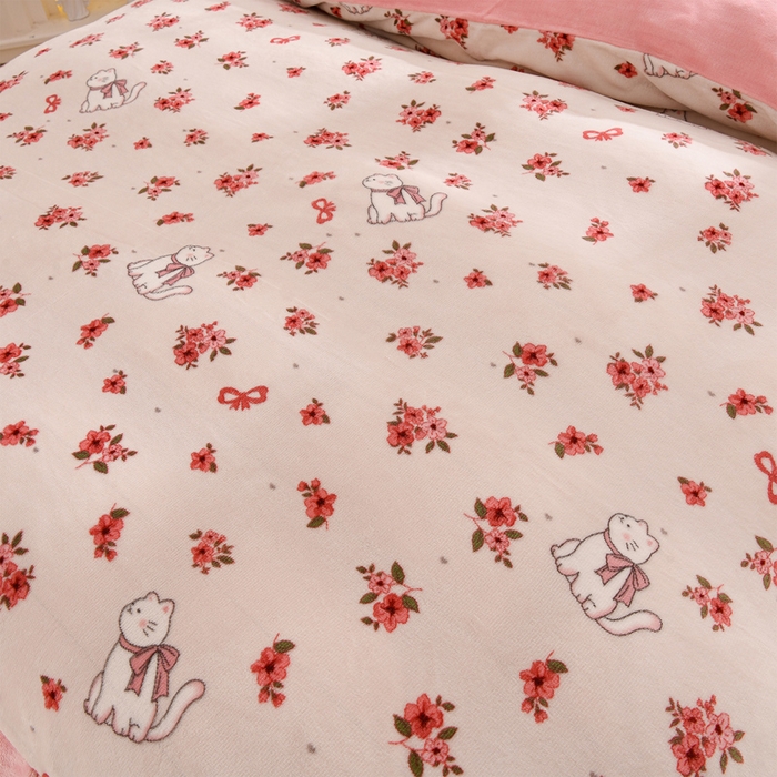 91家纺网 家纺一手货源 找家纺 千姿坊 2025新款韩版牛奶绒花边款四件套 17粉花猫语