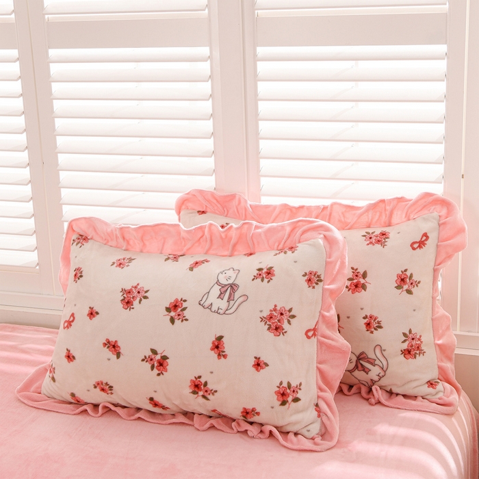 91家纺网 家纺一手货源 找家纺 千姿坊 2025新款韩版牛奶绒花边款四件套 17粉花猫语