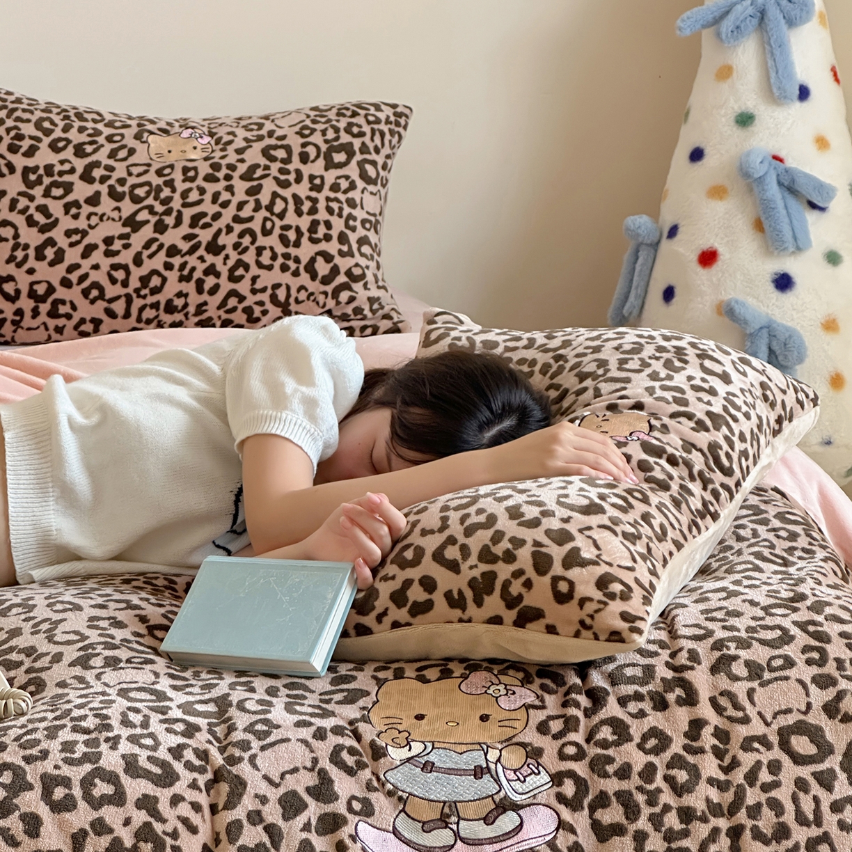 91家纺网 家纺一手货源 找家纺 （总）沐慕 2025新款牛奶绒刺绣绣花四件套