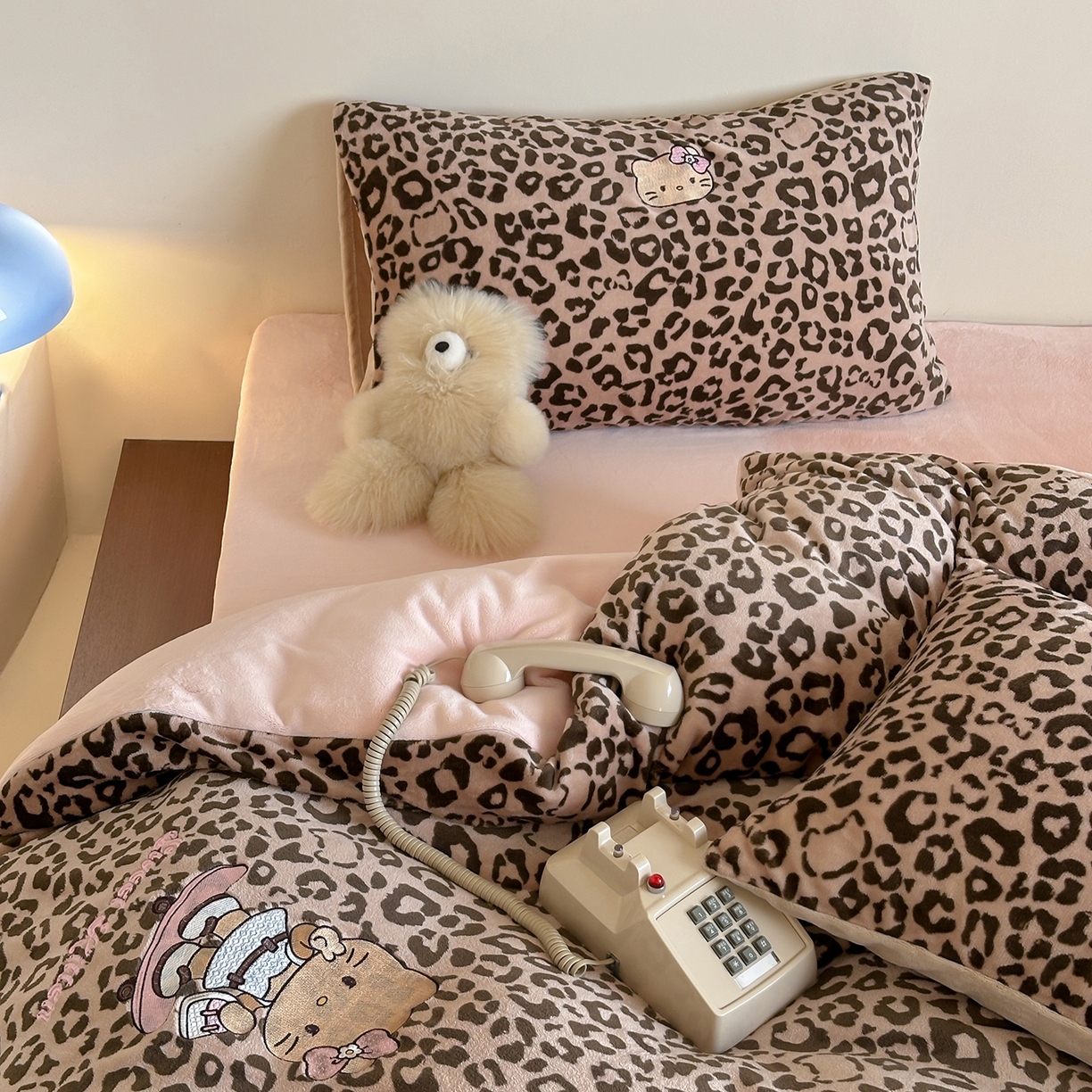 91家纺网 家纺一手货源 找家纺 （总）沐慕 2025新款牛奶绒刺绣绣花四件套