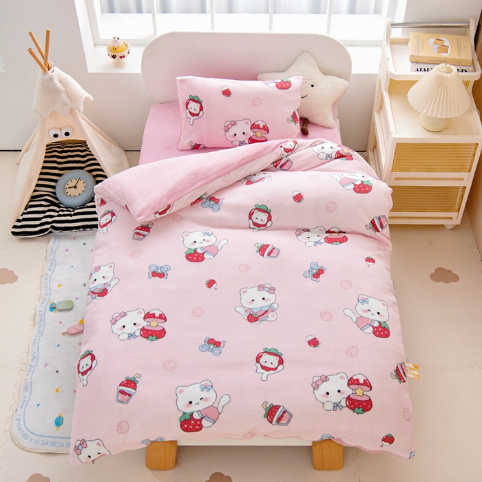 魚寶 2025新款小版牛奶絨幼兒園套件 草莓喵喵