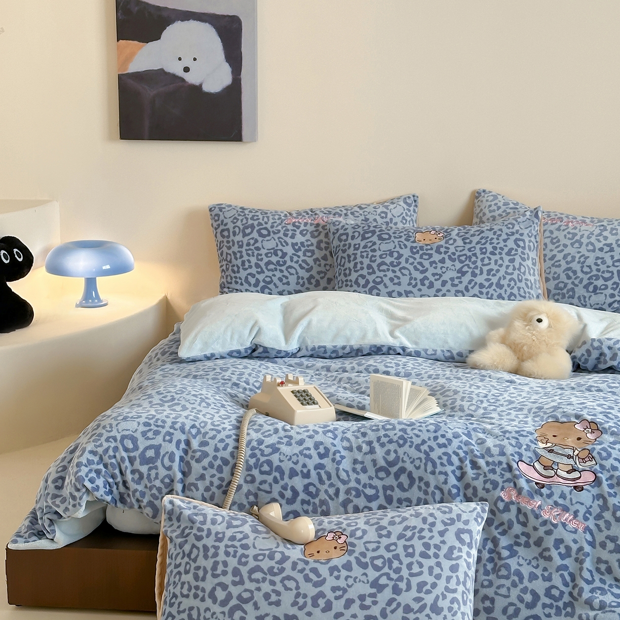 沐慕 2025新款牛奶绒刺绣绣花四件套 豹纹滑板喵-蓝