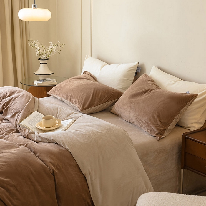 91家纺网 家纺一手货源 找家纺 ONE TWO ONE 121 新品【婴儿绒德芙绒四件套】2025毛毯被子四件套单件床单被套床笠珊瑚绒牛奶绒冬被法兰绒兔毛绒双拼款 双拼-深咖浅咖