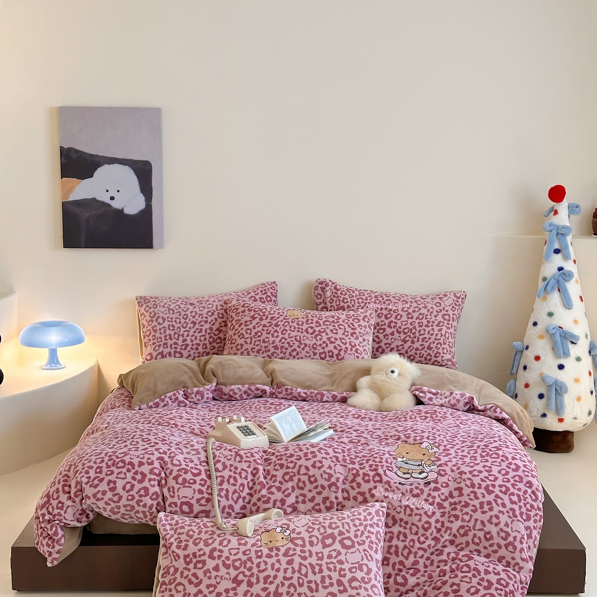 91家纺网 家纺一手货源 找家纺 沐慕 2025新款牛奶绒刺绣绣花四件套 豹纹滑板喵-粉