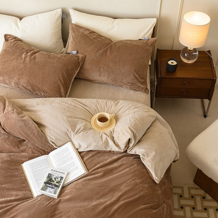 91家纺网 家纺一手货源 找家纺 ONE TWO ONE 121 新品【婴儿绒德芙绒四件套】2025毛毯被子四件套单件床单被套床笠珊瑚绒牛奶绒冬被法兰绒兔毛绒双拼款 双拼-深咖浅咖