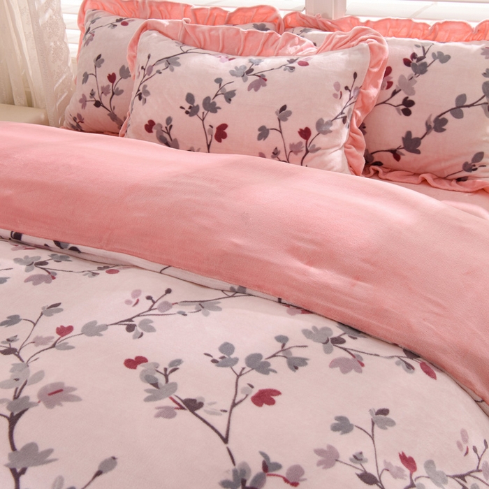 91家纺网 家纺一手货源 找家纺 千姿坊 2025新款韩版牛奶绒花边款四件套 19花枝招展