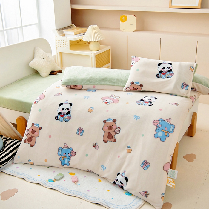 91家纺网 家纺一手货源 找家纺 鱼宝 2025新款小版牛奶绒幼儿园套件 卡卡乐园 黄