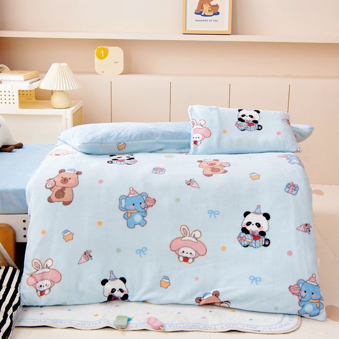 91家纺网 家纺一手货源 找家纺 鱼宝 2025新款小版牛奶绒幼儿园套件 卡卡乐园 蓝