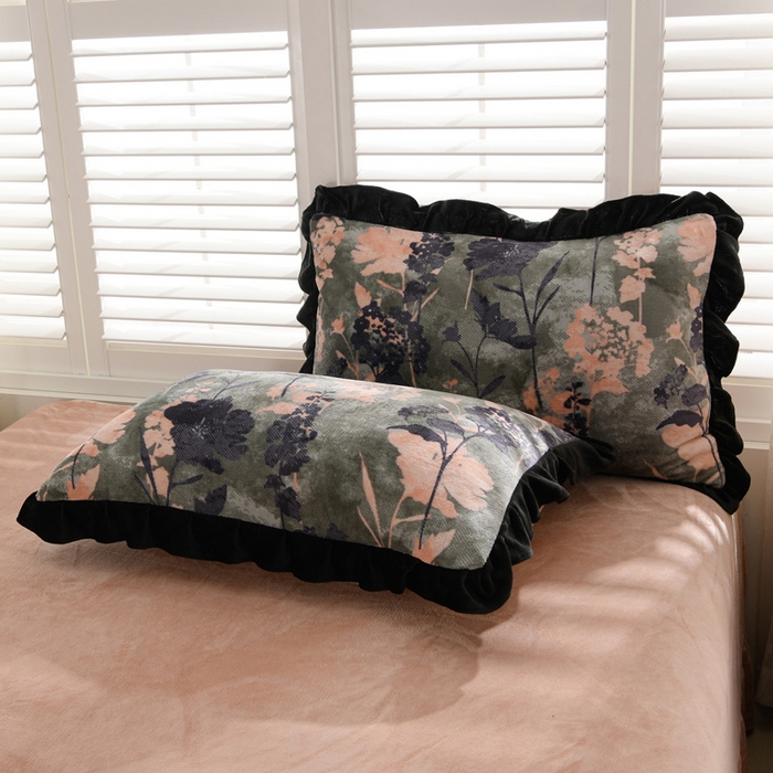 91家纺网 家纺一手货源 找家纺 千姿坊 2025新款韩版牛奶绒花边款四件套 21绿野花卉