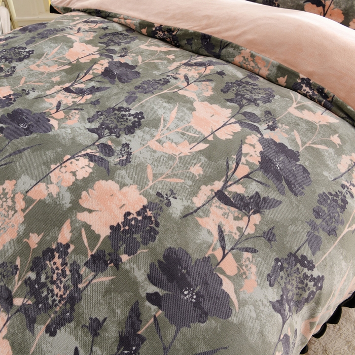 91家纺网 家纺一手货源 找家纺 千姿坊 2025新款韩版牛奶绒花边款四件套 21绿野花卉