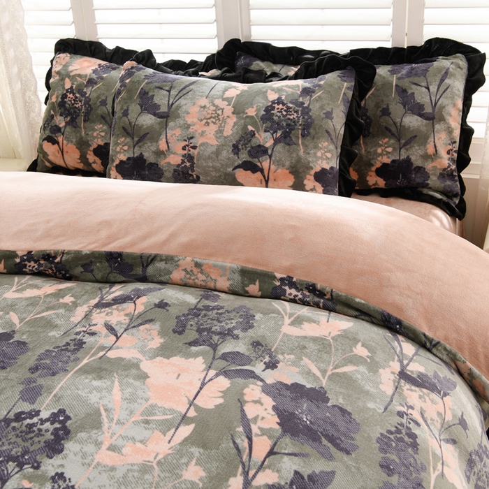 91家纺网 家纺一手货源 找家纺 千姿坊 2025新款韩版牛奶绒花边款四件套 21绿野花卉