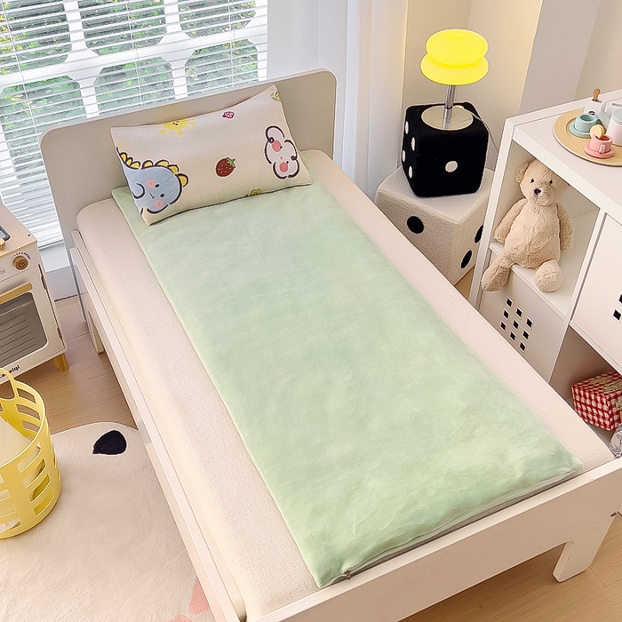 91家纺网 家纺一手货源 找家纺 鱼宝 2025新款小版牛奶绒幼儿园套件 恐龙宝宝