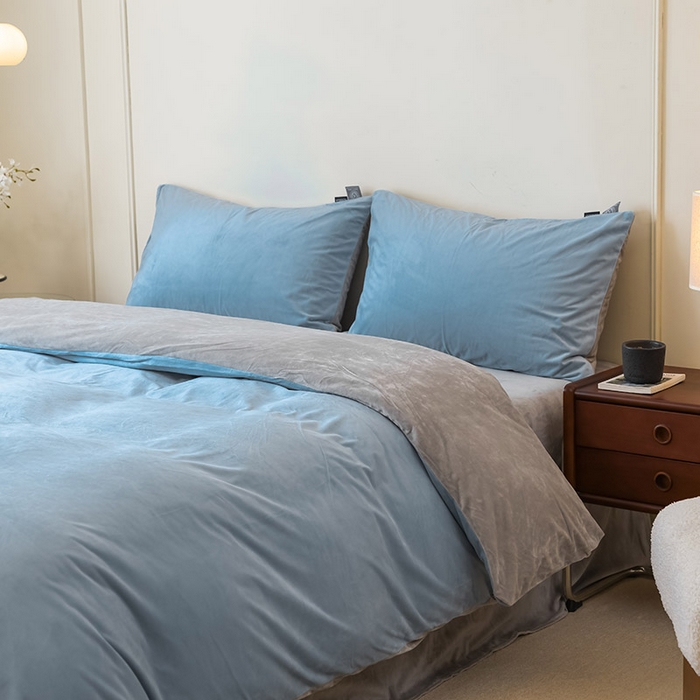 91家纺网 家纺一手货源 找家纺 ONE TWO ONE 121 新品【婴儿绒德芙绒四件套】2025毛毯被子四件套单件床单被套床笠珊瑚绒牛奶绒冬被法兰绒兔毛绒双拼款 双拼-天蓝烟灰