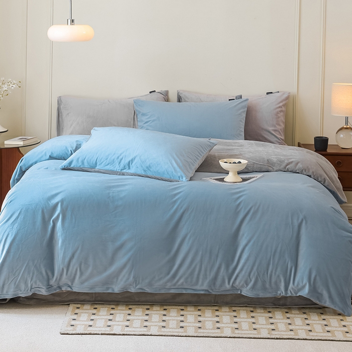 91家纺网 家纺一手货源 找家纺 ONE TWO ONE 121 新品【婴儿绒德芙绒四件套】2025毛毯被子四件套单件床单被套床笠珊瑚绒牛奶绒冬被法兰绒兔毛绒双拼款 双拼-天蓝烟灰