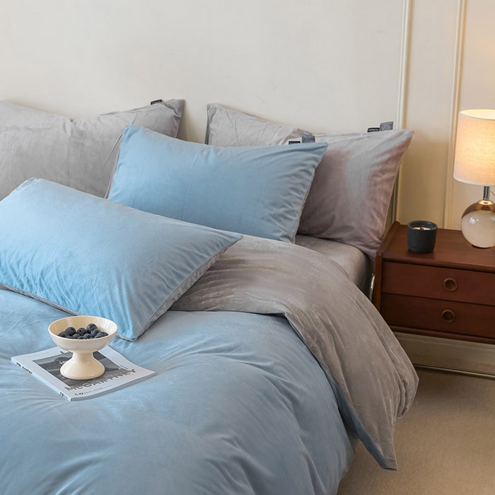 91家纺网 家纺一手货源 找家纺 ONE TWO ONE 121 新品【婴儿绒德芙绒四件套】2025毛毯被子四件套单件床单被套床笠珊瑚绒牛奶绒冬被法兰绒兔毛绒双拼款 双拼-天蓝烟灰