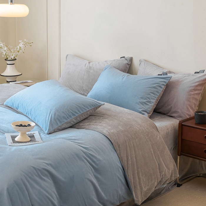 91家纺网 家纺一手货源 找家纺 ONE TWO ONE 121 新品【婴儿绒德芙绒四件套】2025毛毯被子四件套单件床单被套床笠珊瑚绒牛奶绒冬被法兰绒兔毛绒双拼款 双拼-天蓝烟灰