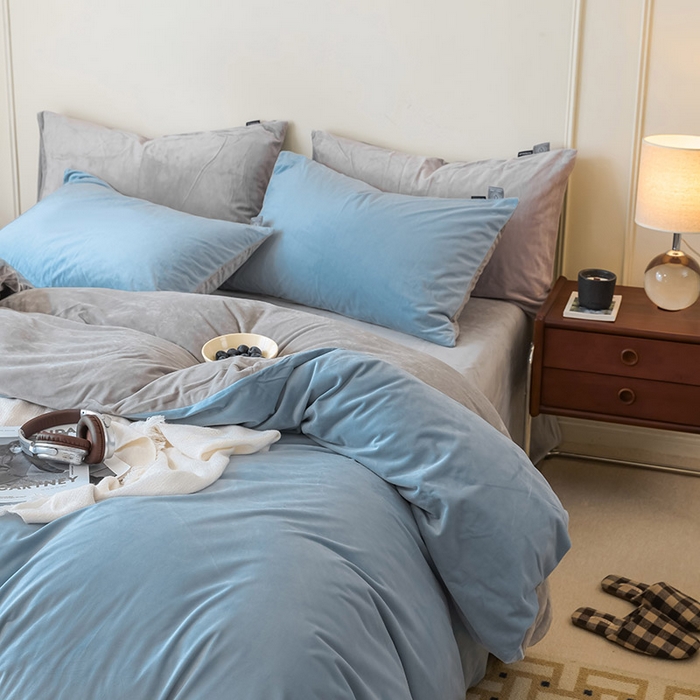 91家纺网 家纺一手货源 找家纺 ONE TWO ONE 121 新品【婴儿绒德芙绒四件套】2025毛毯被子四件套单件床单被套床笠珊瑚绒牛奶绒冬被法兰绒兔毛绒双拼款 双拼-天蓝烟灰