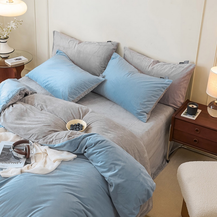 91家纺网 家纺一手货源 找家纺 ONE TWO ONE 121 新品【婴儿绒德芙绒四件套】2025毛毯被子四件套单件床单被套床笠珊瑚绒牛奶绒冬被法兰绒兔毛绒双拼款 双拼-天蓝烟灰