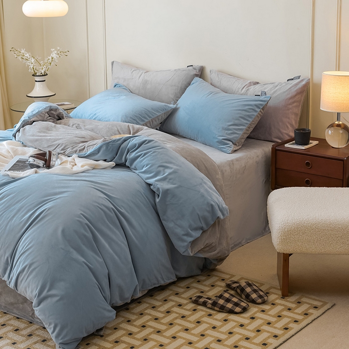 91家纺网 家纺一手货源 找家纺 ONE TWO ONE 121 新品【婴儿绒德芙绒四件套】2025毛毯被子四件套单件床单被套床笠珊瑚绒牛奶绒冬被法兰绒兔毛绒双拼款 双拼-天蓝烟灰