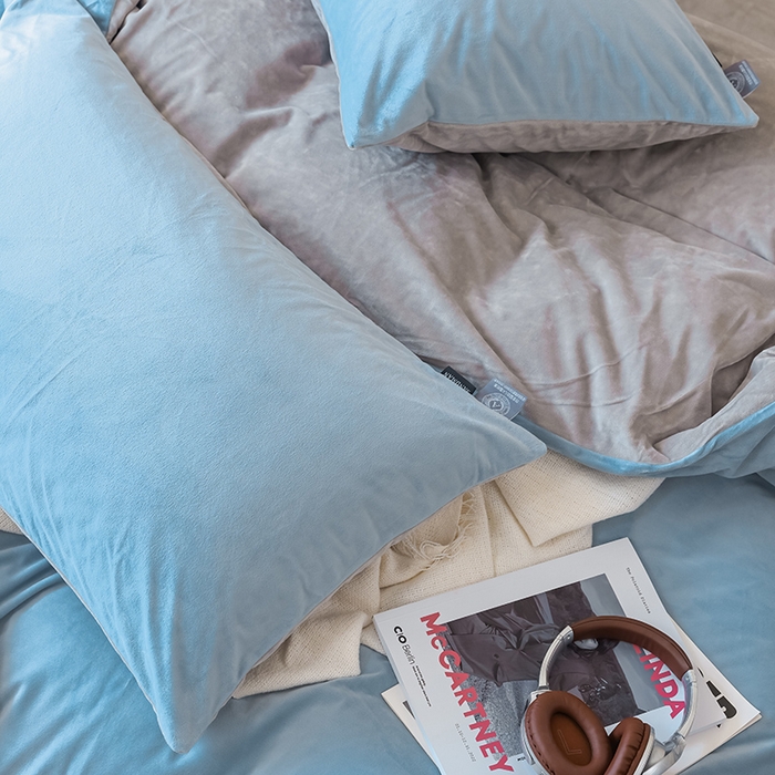 91家纺网 家纺一手货源 找家纺 ONE TWO ONE 121 新品【婴儿绒德芙绒四件套】2025毛毯被子四件套单件床单被套床笠珊瑚绒牛奶绒冬被法兰绒兔毛绒双拼款 双拼-天蓝烟灰