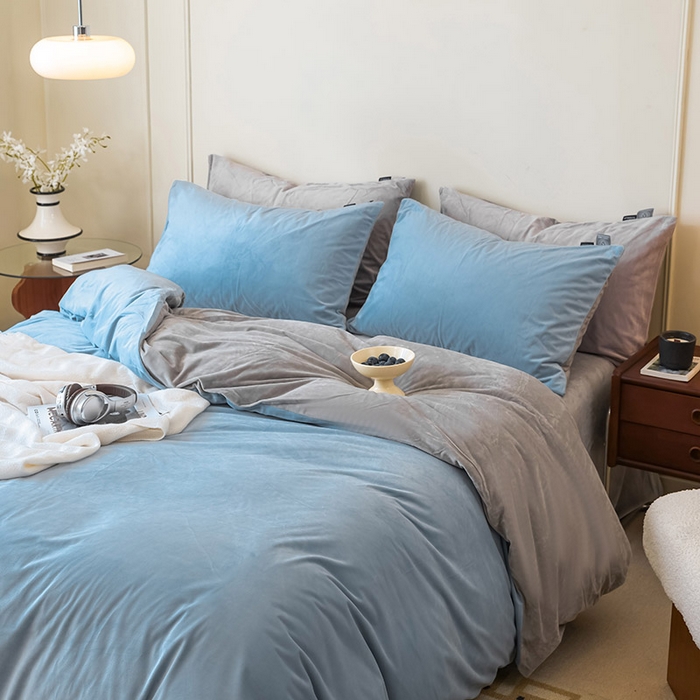 91家纺网 家纺一手货源 找家纺 ONE TWO ONE 121 新品【婴儿绒德芙绒四件套】2025毛毯被子四件套单件床单被套床笠珊瑚绒牛奶绒冬被法兰绒兔毛绒双拼款 双拼-天蓝烟灰