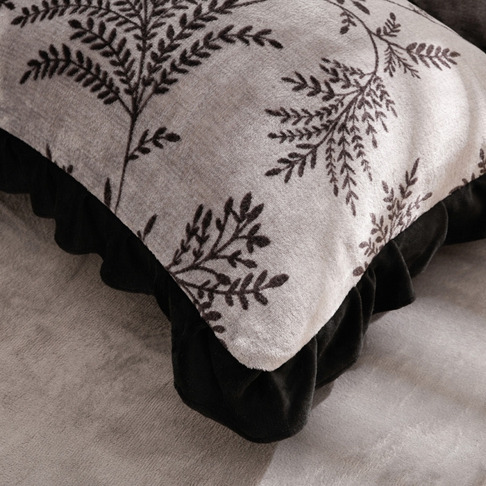 91家纺网 家纺一手货源 找家纺 千姿坊 2025新款韩版牛奶绒花边款四件套 23枝影