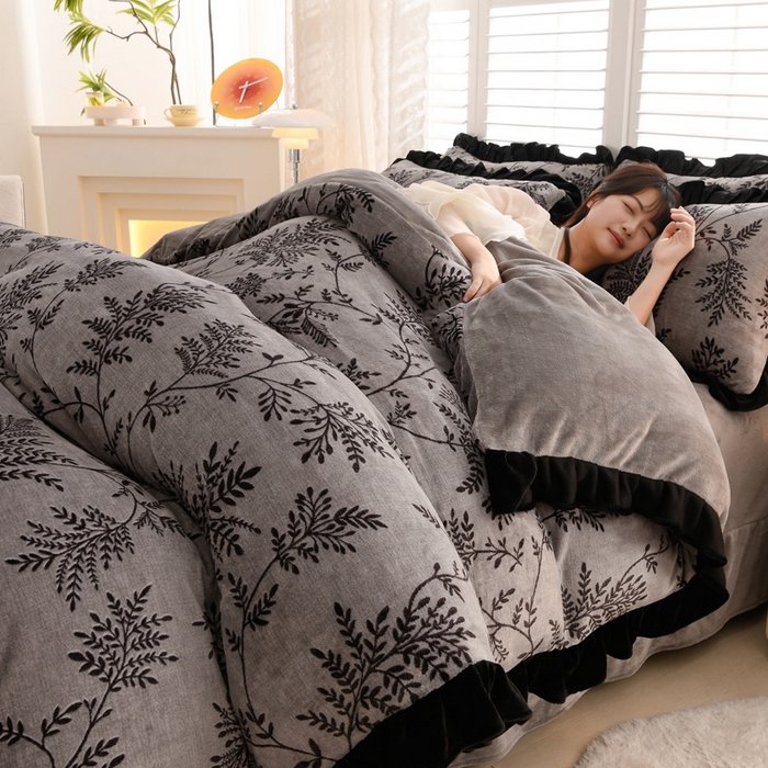 91家纺网 家纺一手货源 找家纺 千姿坊 2025新款韩版牛奶绒花边款四件套 23枝影