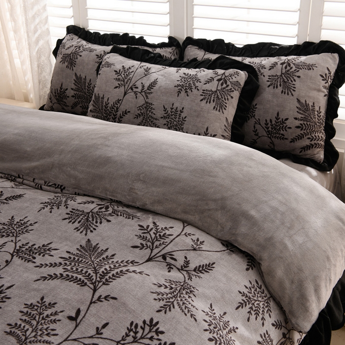 91家纺网 家纺一手货源 找家纺 千姿坊 2025新款韩版牛奶绒花边款四件套 23枝影