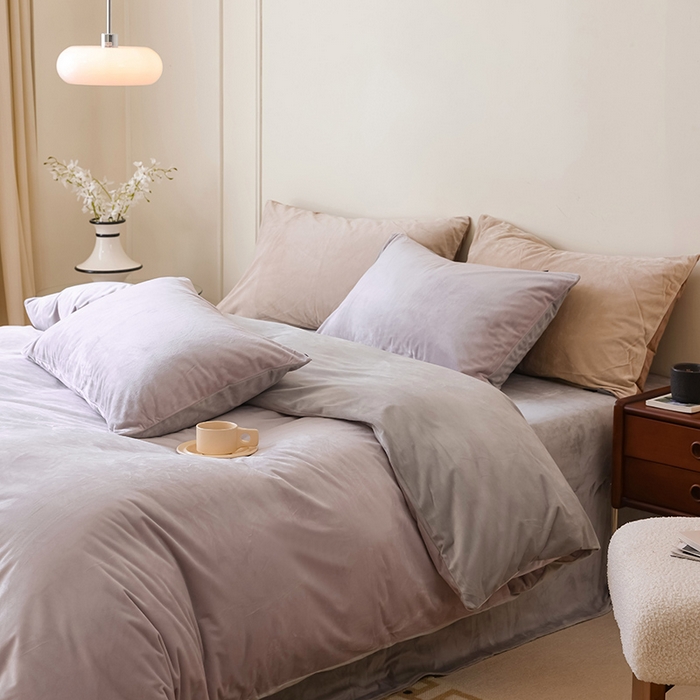 91家纺网 家纺一手货源 找家纺 ONE TWO ONE 121 新品【婴儿绒德芙绒四件套】2025毛毯被子四件套单件床单被套床笠珊瑚绒牛奶绒冬被法兰绒兔毛绒双拼款 双拼-雾紫烟灰