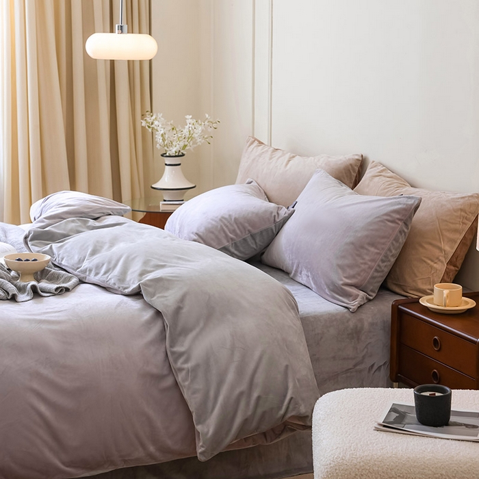 91家纺网 家纺一手货源 找家纺 ONE TWO ONE 121 新品【婴儿绒德芙绒四件套】2025毛毯被子四件套单件床单被套床笠珊瑚绒牛奶绒冬被法兰绒兔毛绒双拼款 双拼-雾紫烟灰