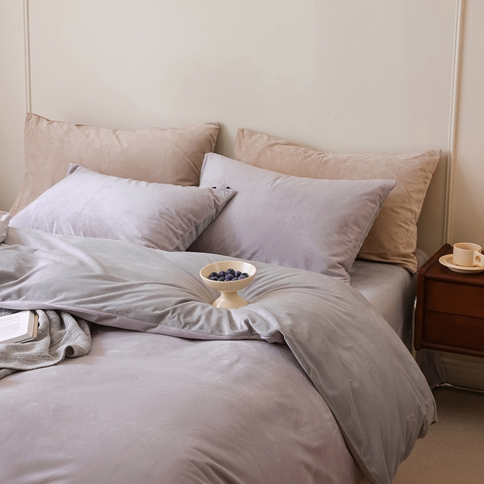 91家纺网 家纺一手货源 找家纺 ONE TWO ONE 121 新品【婴儿绒德芙绒四件套】2025毛毯被子四件套单件床单被套床笠珊瑚绒牛奶绒冬被法兰绒兔毛绒双拼款 双拼-雾紫烟灰