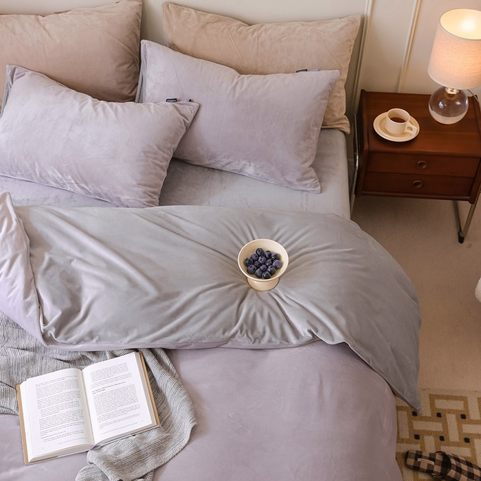 91家纺网 家纺一手货源 找家纺 ONE TWO ONE 121 新品【婴儿绒德芙绒四件套】2025毛毯被子四件套单件床单被套床笠珊瑚绒牛奶绒冬被法兰绒兔毛绒双拼款 双拼-雾紫烟灰