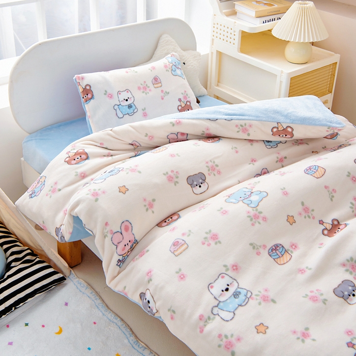 91家纺网 家纺一手货源 找家纺 鱼宝 2025新款小版牛奶绒幼儿园套件 萌宠宝贝