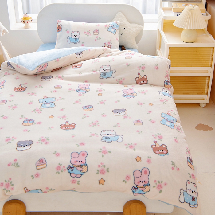 91家纺网 家纺一手货源 找家纺 鱼宝 2025新款小版牛奶绒幼儿园套件 萌宠宝贝