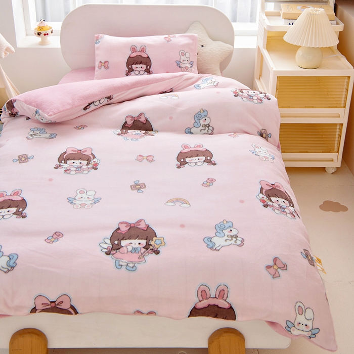 91家纺网 家纺一手货源 找家纺 鱼宝 2025新款小版牛奶绒幼儿园套件 魔法公主