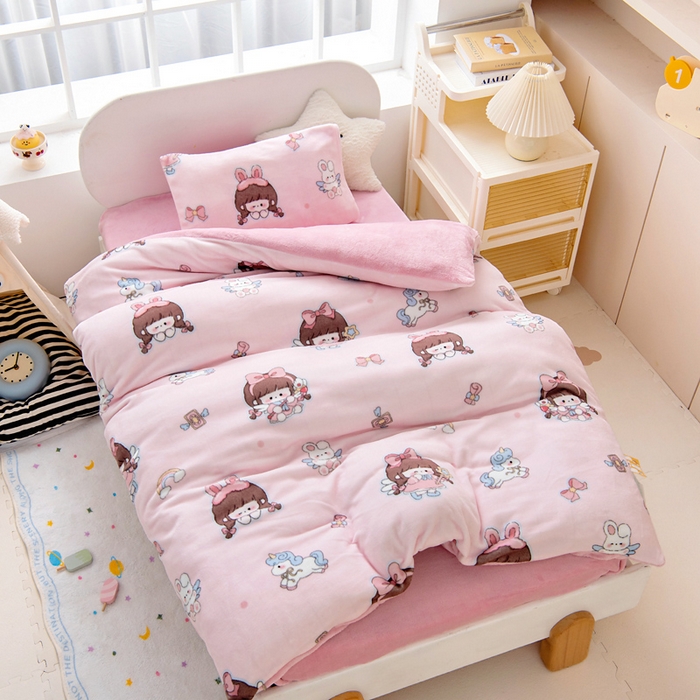 91家纺网 家纺一手货源 找家纺 鱼宝 2025新款小版牛奶绒幼儿园套件 魔法公主