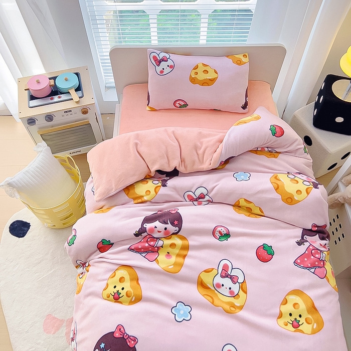 91家纺网 家纺一手货源 找家纺 鱼宝 2025新款小版牛奶绒幼儿园套件 奶酪