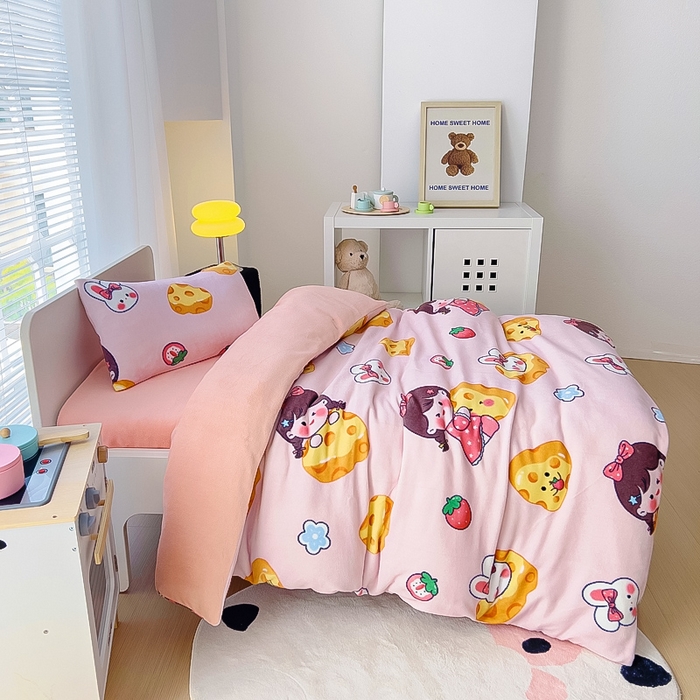 91家纺网 家纺一手货源 找家纺 鱼宝 2025新款小版牛奶绒幼儿园套件 奶酪