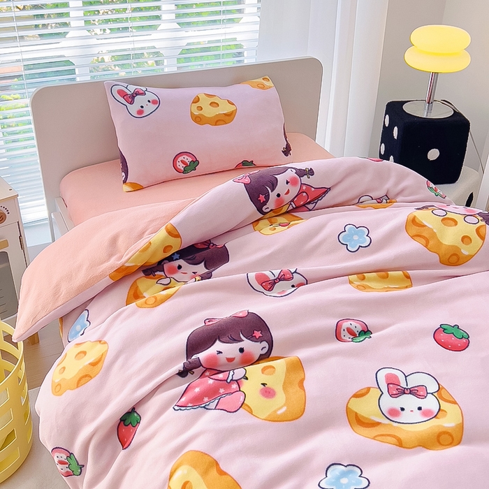 91家纺网 家纺一手货源 找家纺 鱼宝 2025新款小版牛奶绒幼儿园套件 奶酪