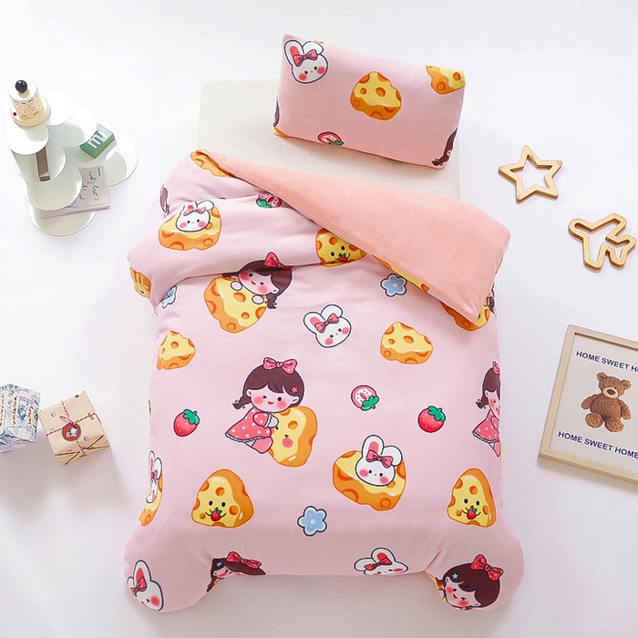 91家纺网 家纺一手货源 找家纺 鱼宝 2025新款小版牛奶绒幼儿园套件 奶酪