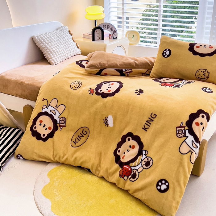 91家纺网 家纺一手货源 找家纺 鱼宝 2025新款小版牛奶绒幼儿园套件 小狮子