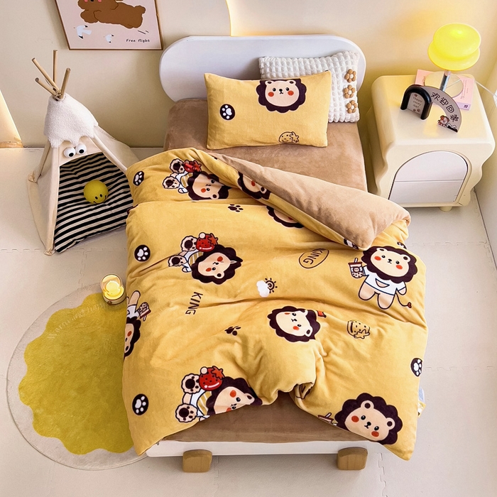 91家纺网 家纺一手货源 找家纺 鱼宝 2025新款小版牛奶绒幼儿园套件 小狮子