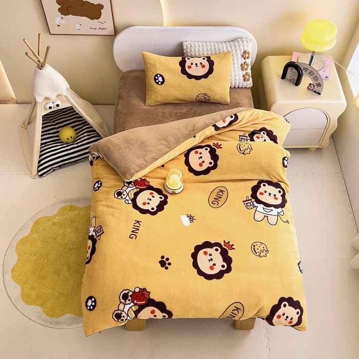 鱼宝 2025新款小版牛奶绒幼儿园套件 小狮子