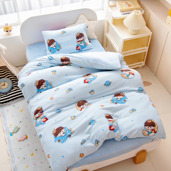 91家纺网 家纺一手货源 找家纺 鱼宝 2025新款小版牛奶绒幼儿园套件 小王子