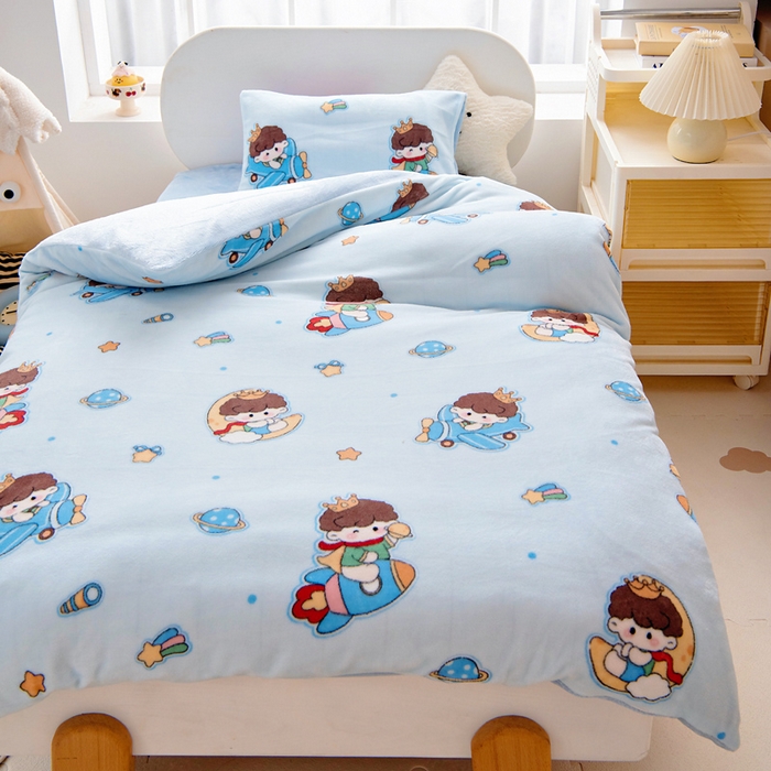 91家纺网 家纺一手货源 找家纺 鱼宝 2025新款小版牛奶绒幼儿园套件 小王子