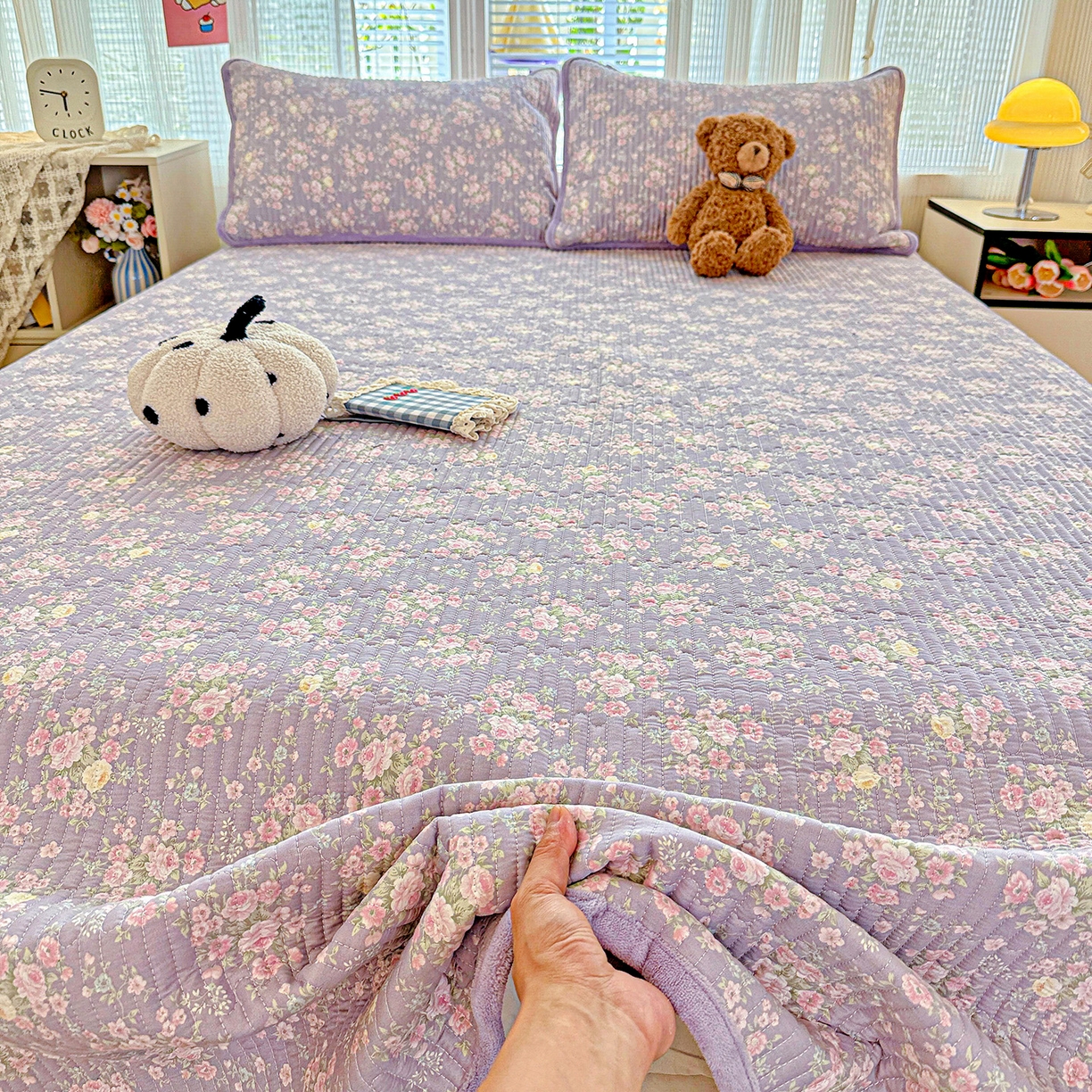 91家纺网 家纺一手货源 找家纺 恒尚居 2025新款全棉牛奶绒床盖四季可用纯棉夹棉床单床褥垫三件套-秋冬款系列二 花田物语【A纯棉-B牛奶绒】