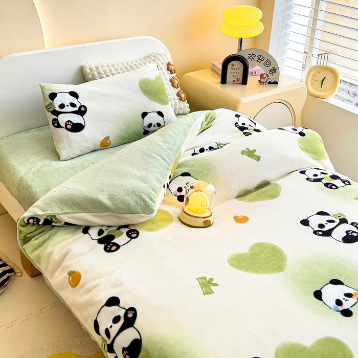 91家纺网 家纺一手货源 找家纺 鱼宝 2025新款小版牛奶绒幼儿园套件 熊猫宝贝